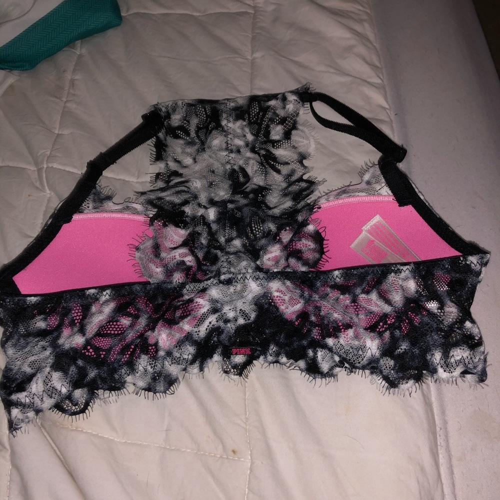 Pink vs bra - Picture 2 of 3